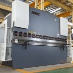 Stroj za savijanje pločica za lima